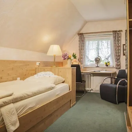 阿克岑古特霍因酒店 3* 乌纳